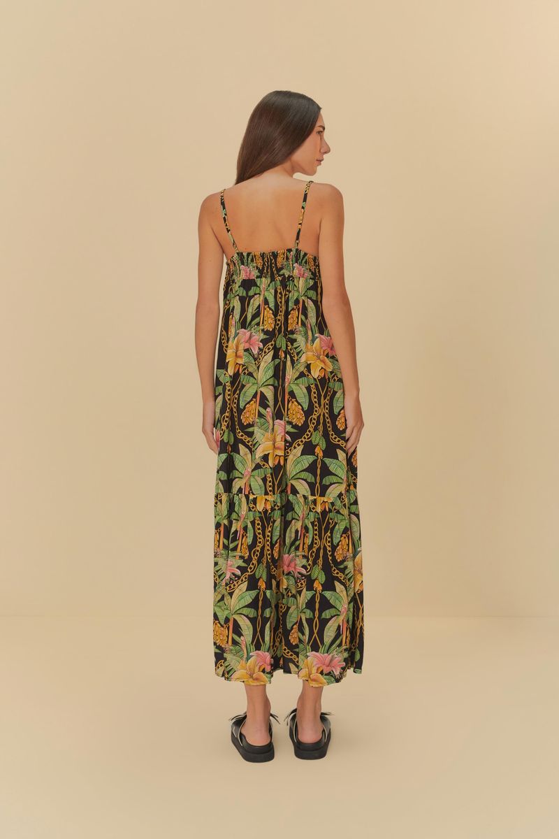 Imagen-de-una-modelo-vistiendo-un-vestido-largo-estampado-con-tematica-tropical-vista-lateral.
