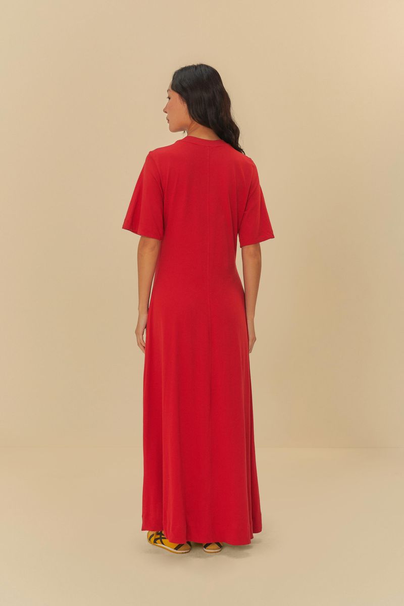 Vista-trasera-del-vestido-rojo-mostrando-la-longitud-cropped.