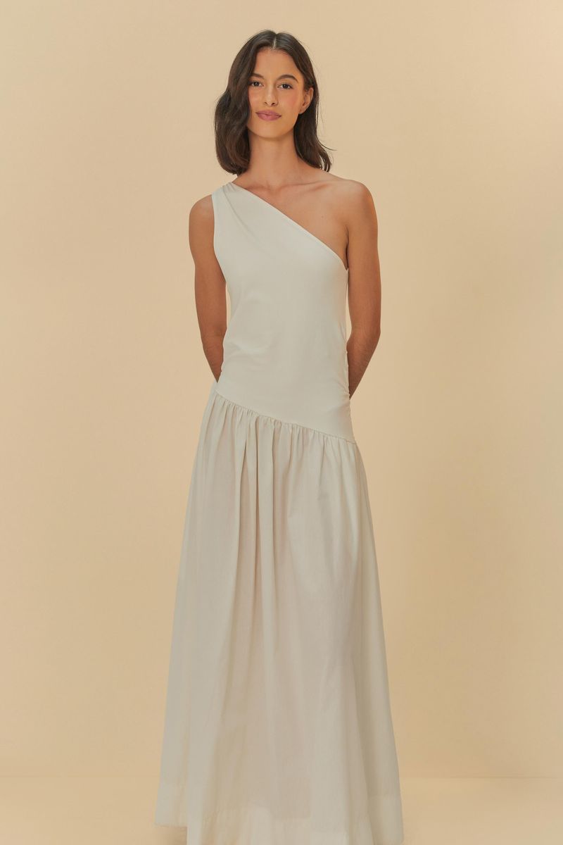 Vista-frontal-del-vestido-largo-con-diseño-de-un-hombro-destacando-su-silueta.
