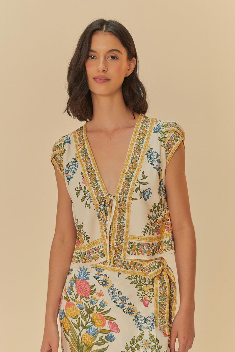 Blusa Eliza con estampado floral botánico y escote en V, vista frontal.