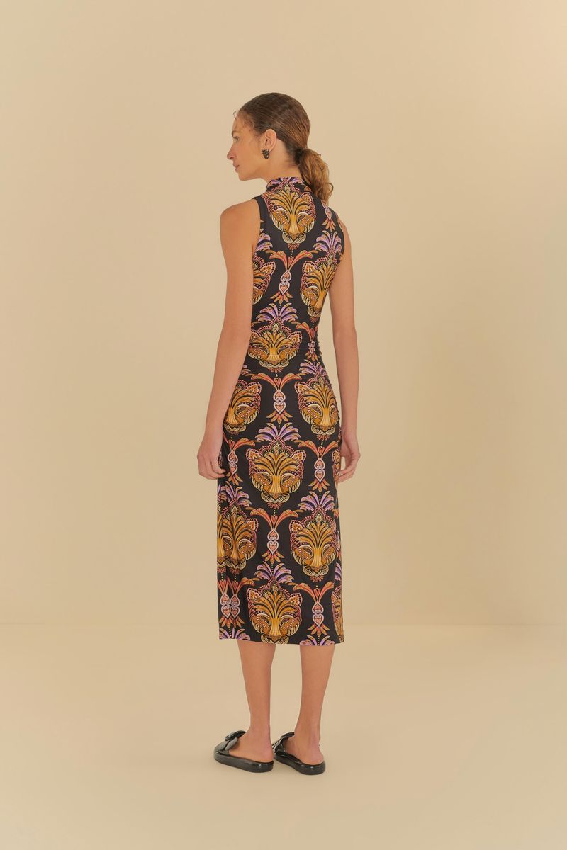 Imagen de un vestido midi con estampado boho de pantera, mostrando detalles del estampado en la parte frontal.