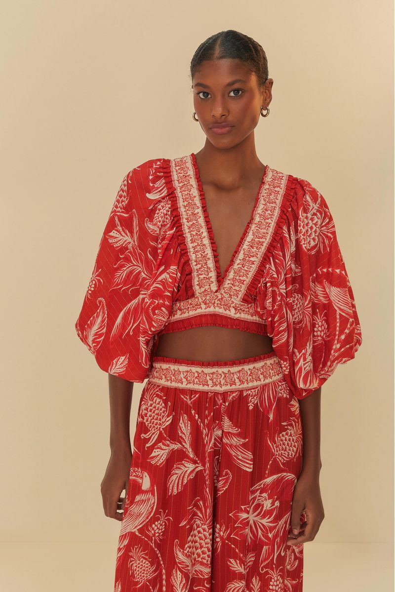 Blusa-Franzida-Amalfi-con-estampado-botanico-en-rojo-y-blanco-vista-lateral.