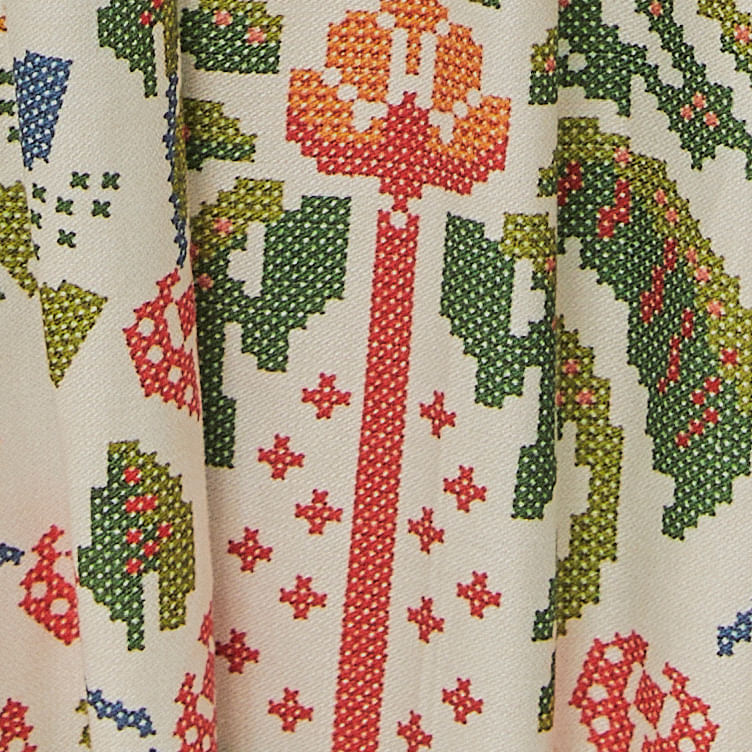 Imagen-de-cerca-del-estampado-de-guarana-con-detalles-coloridos-y-vibrantes.