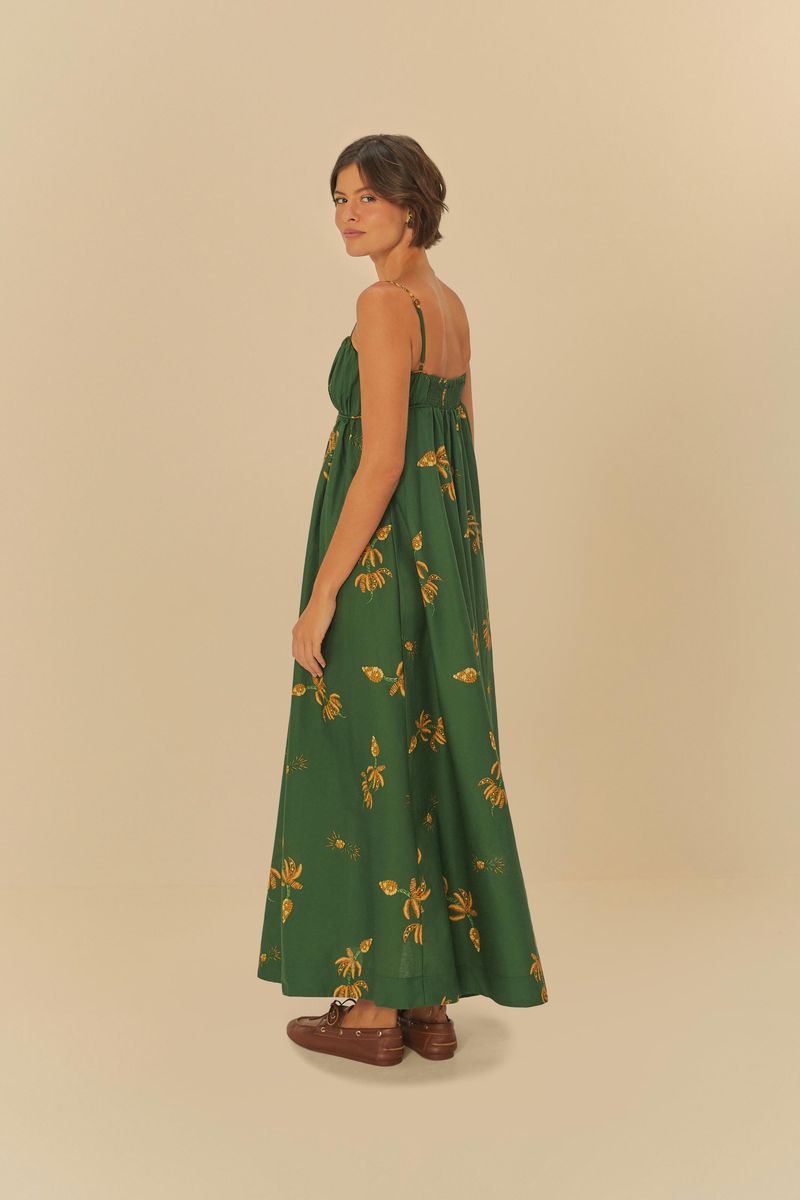 Vestido-largo-verde-con-estampado-de-bananos-amarillos-tirantes-delgados-y-escote-redondeado-visto-de-lado.