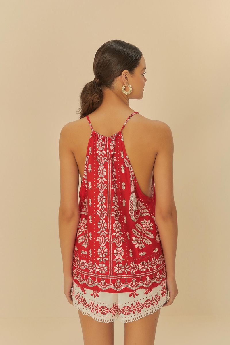 Camiseta sin mangas roja con bordado tropical vista desde atrás.