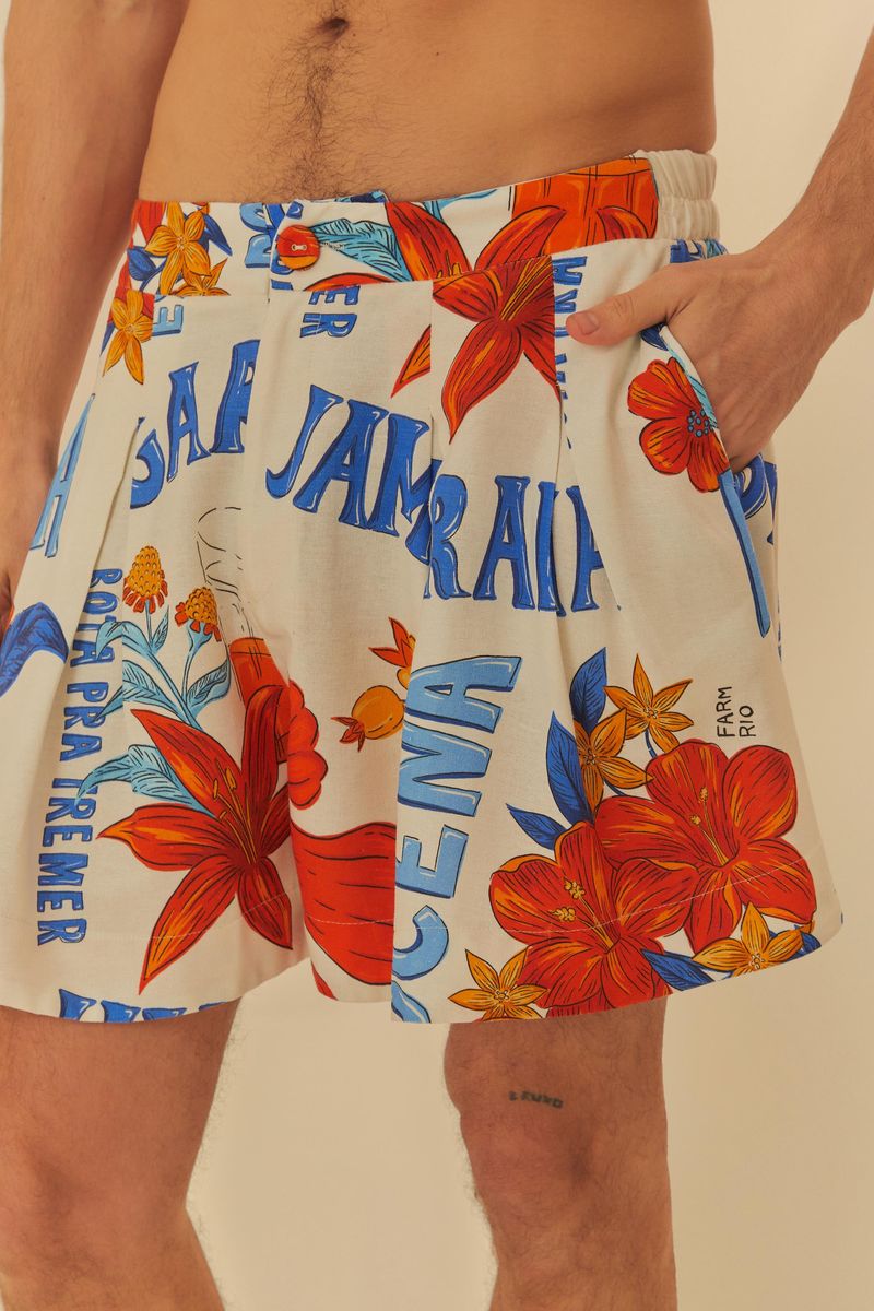 Vista-lateral-del-short-estampado-mostrando-bolsillos-y-detalles.