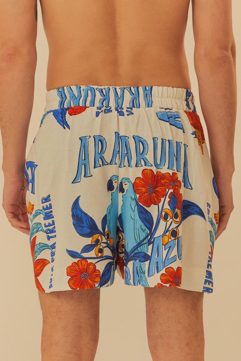 Primer plano de la cintura del short estampado con elástico.
