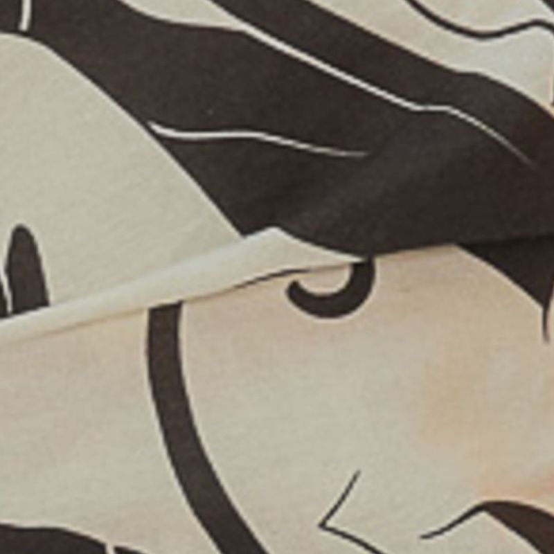 Close-up-del-estampado-de-panteras-en-blanco-y-negro-del-vestido-corto.