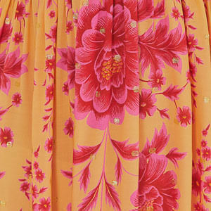 Detalle-de-la-manga-abullonada-del-Vestido-Olivia-con-estampado-floral.