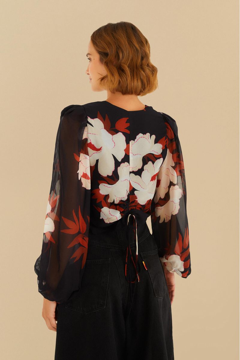 Vista trasera de la Blusa ML Peonia Negro mostrando el ajuste en la cintura y estampado floral.
