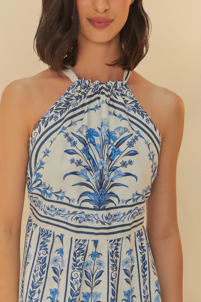 Acercamiento-del-escote-halter-del-Vestido-Corto-Antonia.
