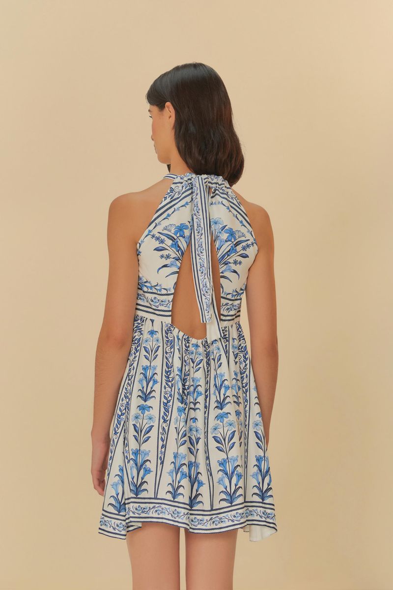 Vista-lateral-del-Vestido-Corto-Antonia-mostrando-la-caida-fluida.