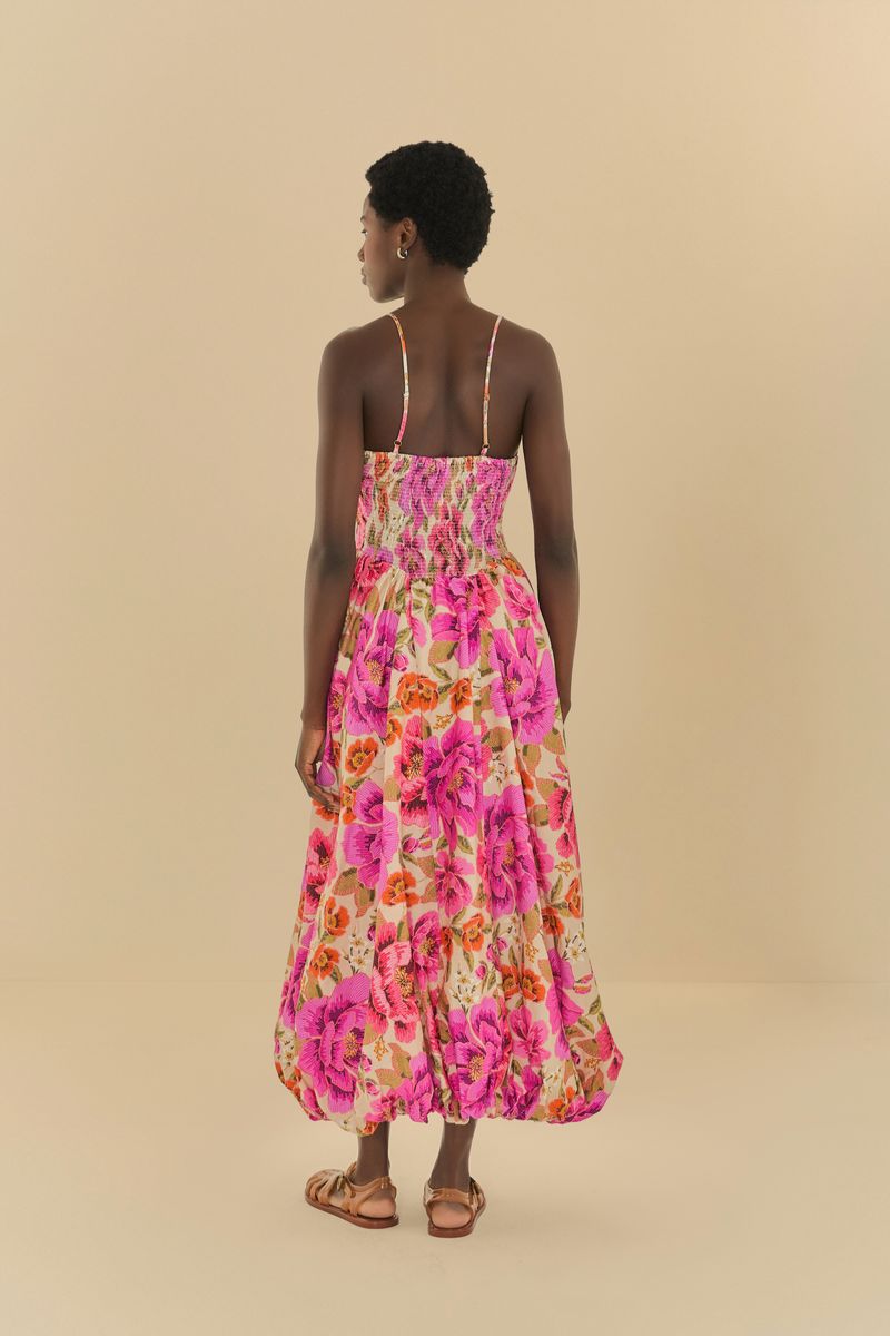 Vestido largo estampado con tiras delgadas, mostrado de espaldas.