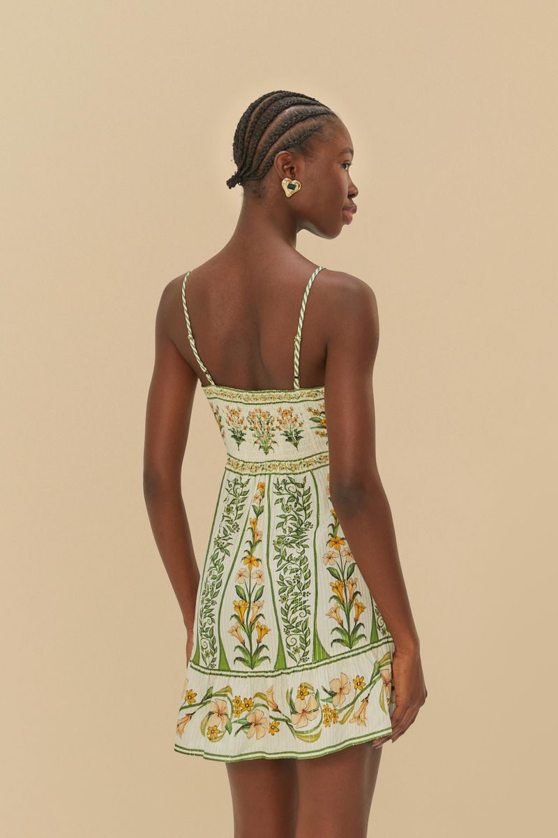 Vista trasera del vestido destacando el estampado floral y el diseño de los tirantes.