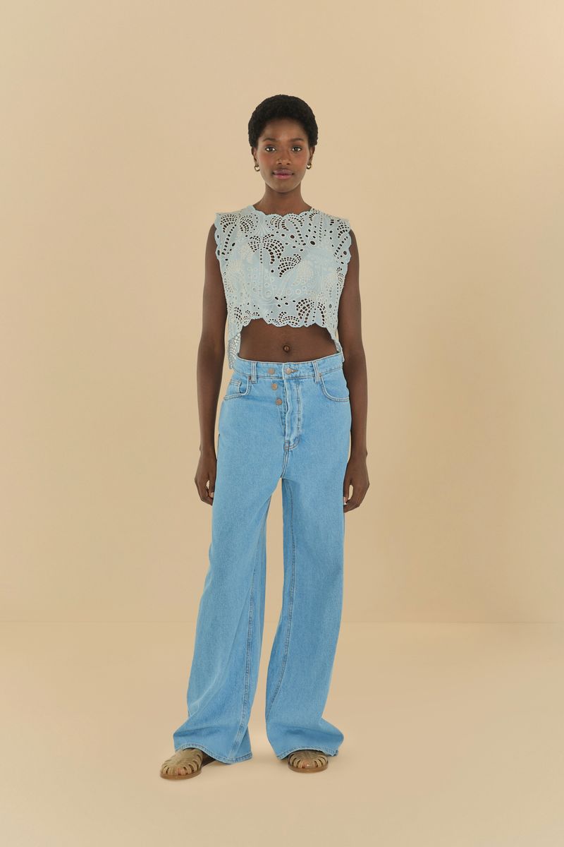 Jeans rectos azul claro con cintura alta reversible, vista frontal.