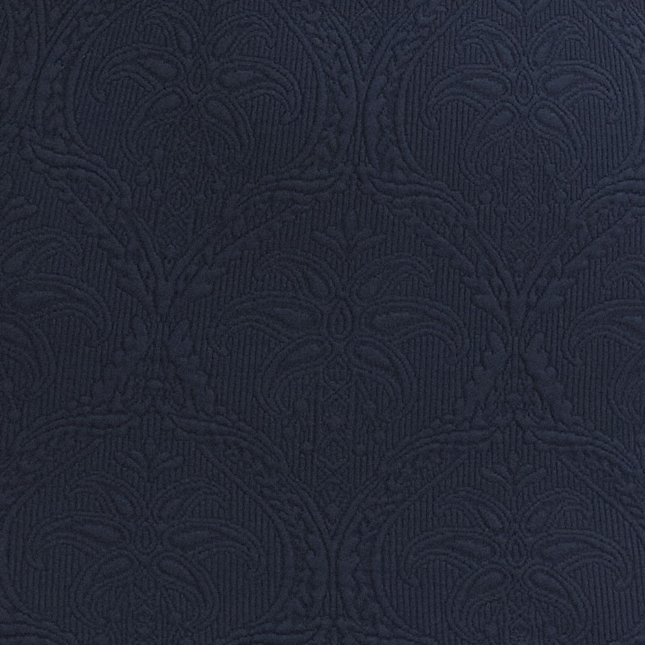 Primer plano de la textura de cocoteros en el tejido azul del vestido.