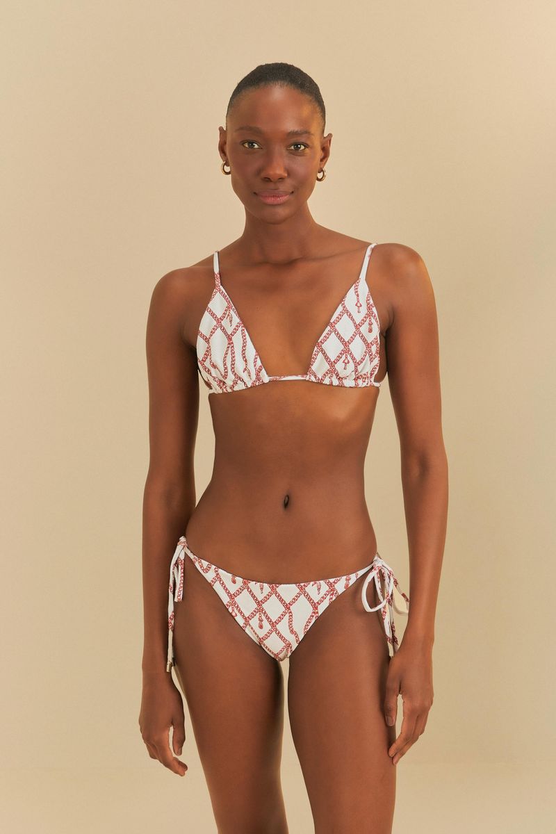 Vista frontal de un bikini lacito Relicario con estampado geométrico y tiras ajustables.