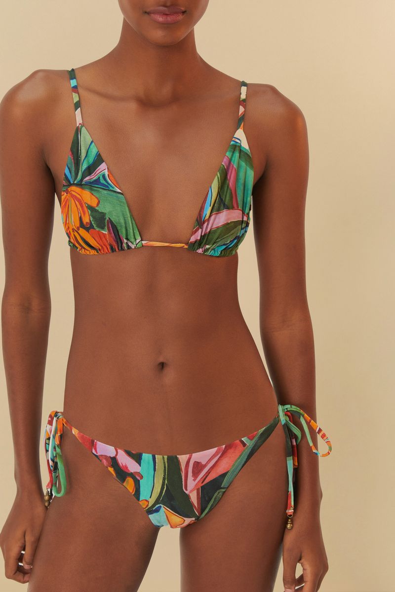 Vista trasera del bikini con estampado de follaje, mostrando el diseño de la espalda.