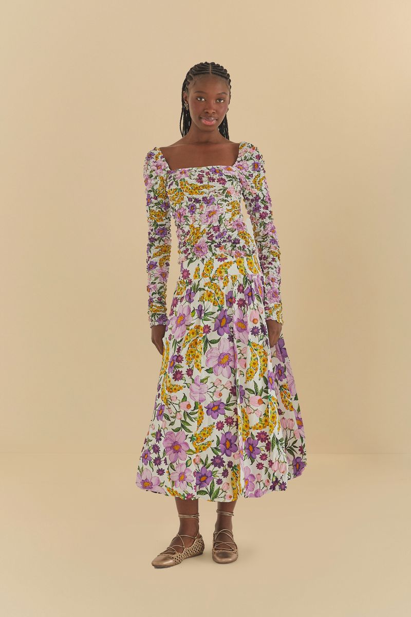 Vista completa de la Blusa Banana Flor mostrando su longitud y diseño.