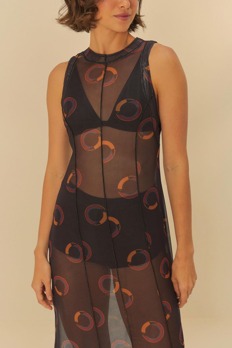 Detalle del corpiño del vestido de tul con estampado de círculos coloridos.