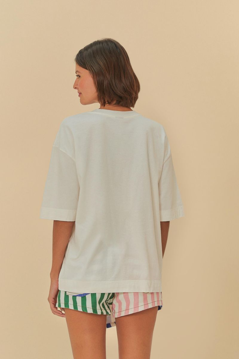 Vista trasera de la camiseta oversize.