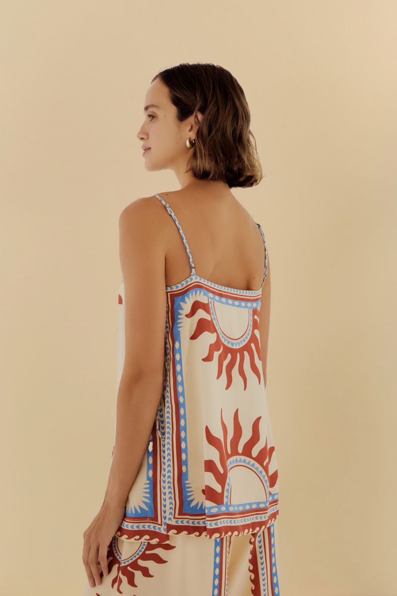 Camisa sin mangas estampada con diseño solar vista de espalda.