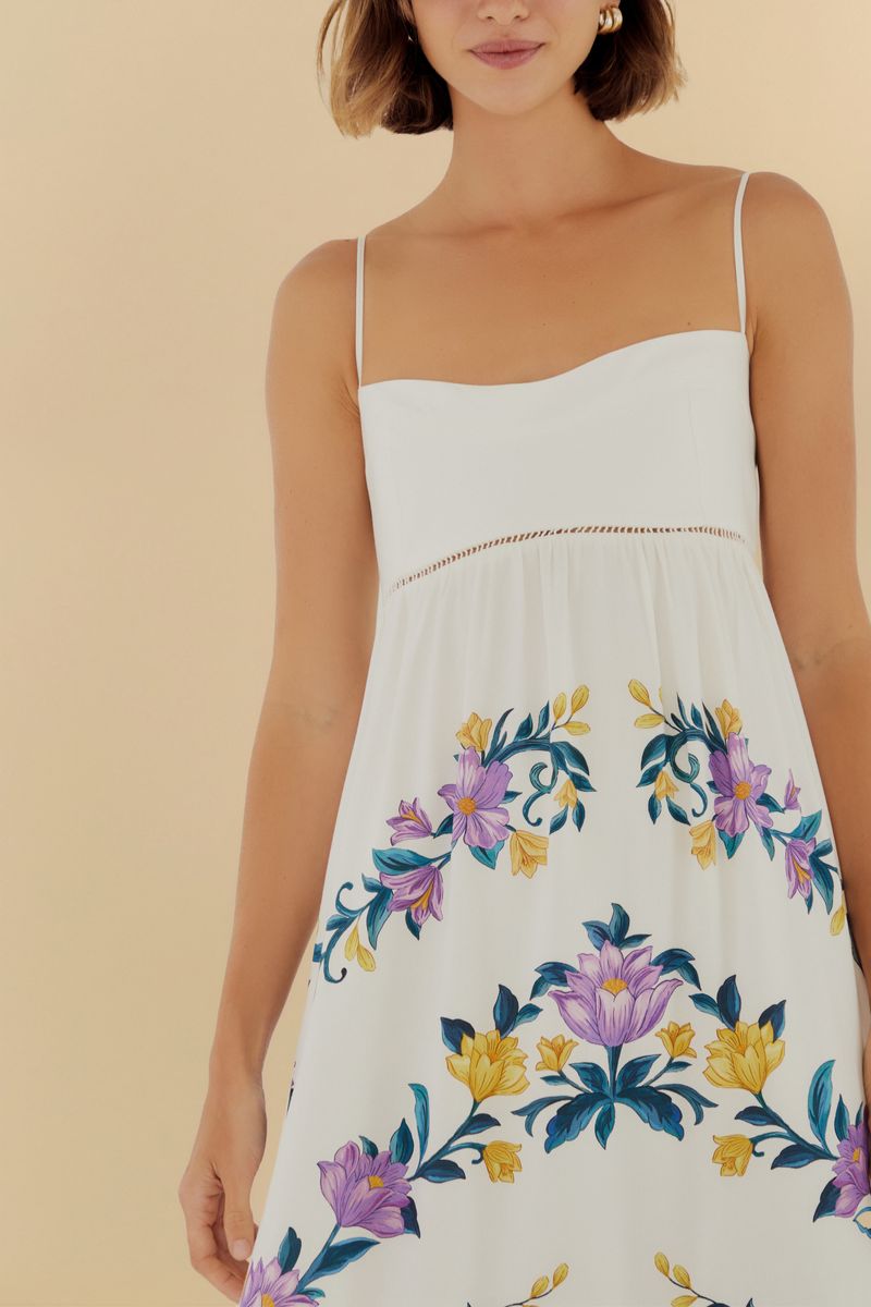 Primer plano del corpiño del vestido cropped floral Sicilia, mostrando detalles del tejido y estampado.