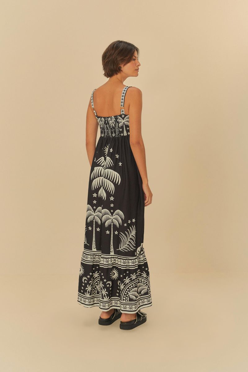 Vestido midi estampado con palmeras y elementos tropicales, visto de espaldas.