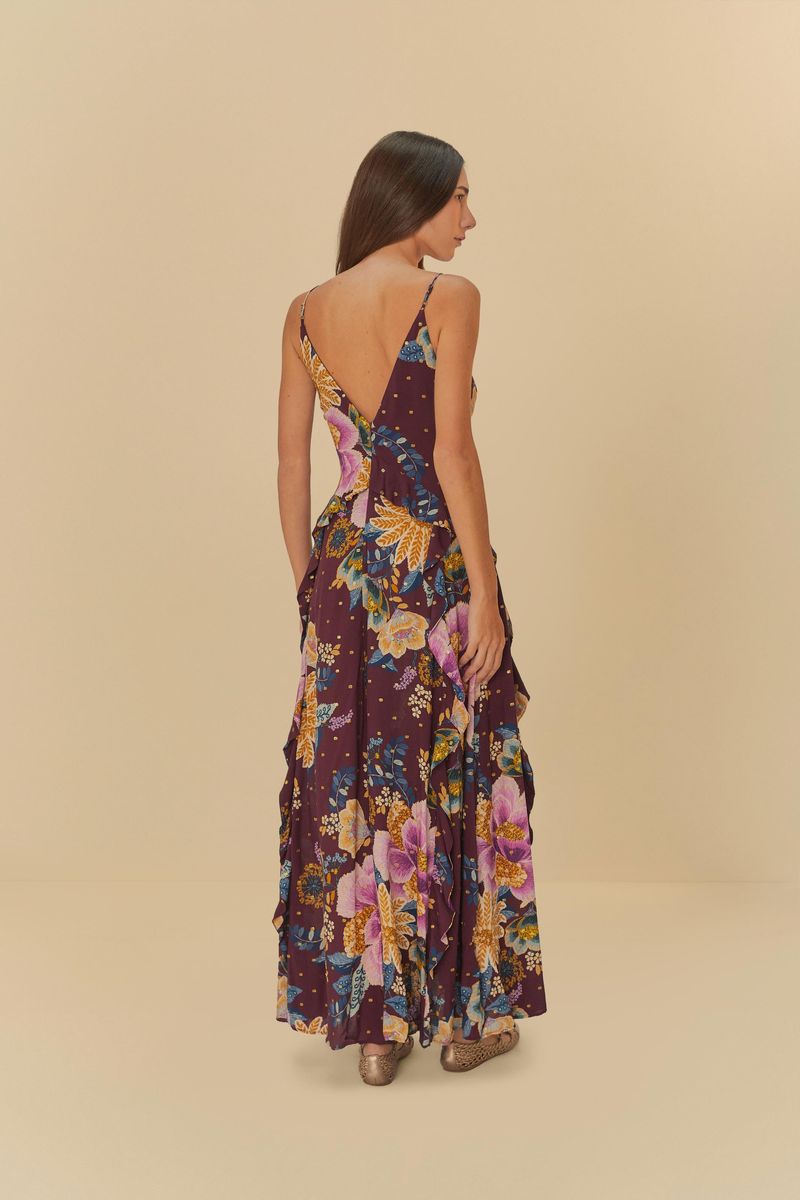 Vista trasera del vestido largo con estampado floral, mostrando los tirantes finos cruzados.