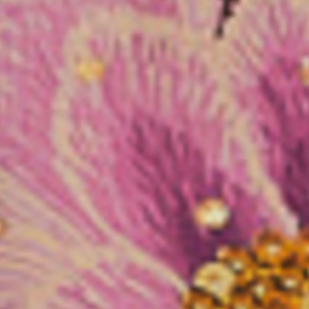 Primer plano del estampado floral del vestido, destacando los detalles vibrantes.