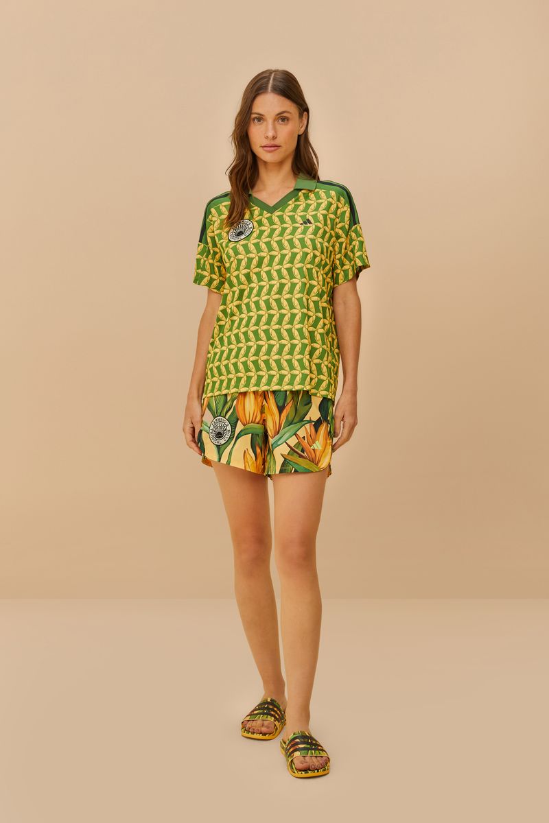 Camiseta Adidas Toucanway 10 con estampado tropical de bananas, vista frontal completa.