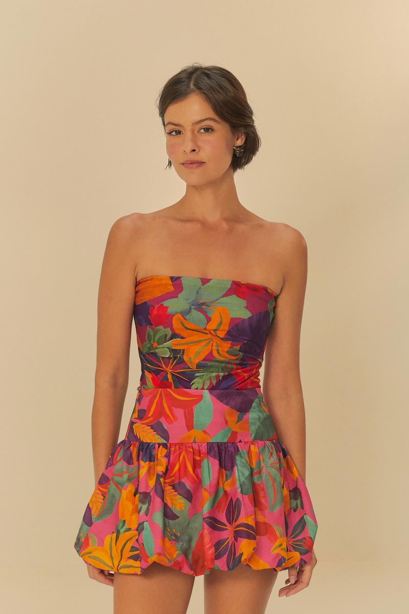 Imagen frontal mostrando la falda abalonada con estampado floral tropical vibrante.