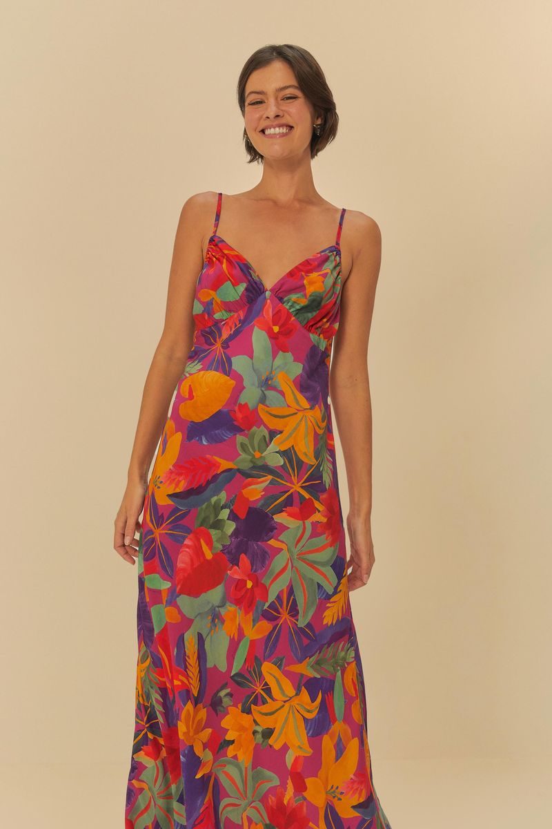 Vestido largo con diseño floral tropical, tiras delgadas y escote en V, mostrado en vista frontal.