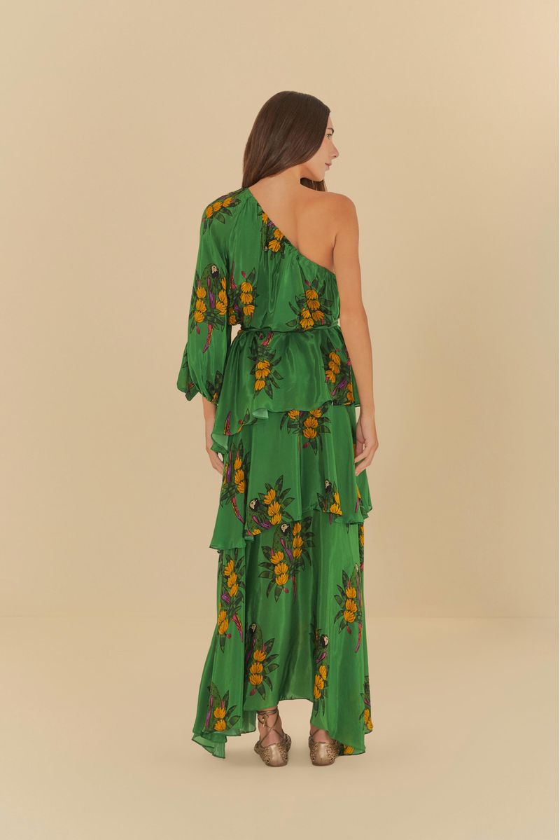 Vista trasera del vestido largo verde con estampado floral, mostrando el diseño de un solo hombro.