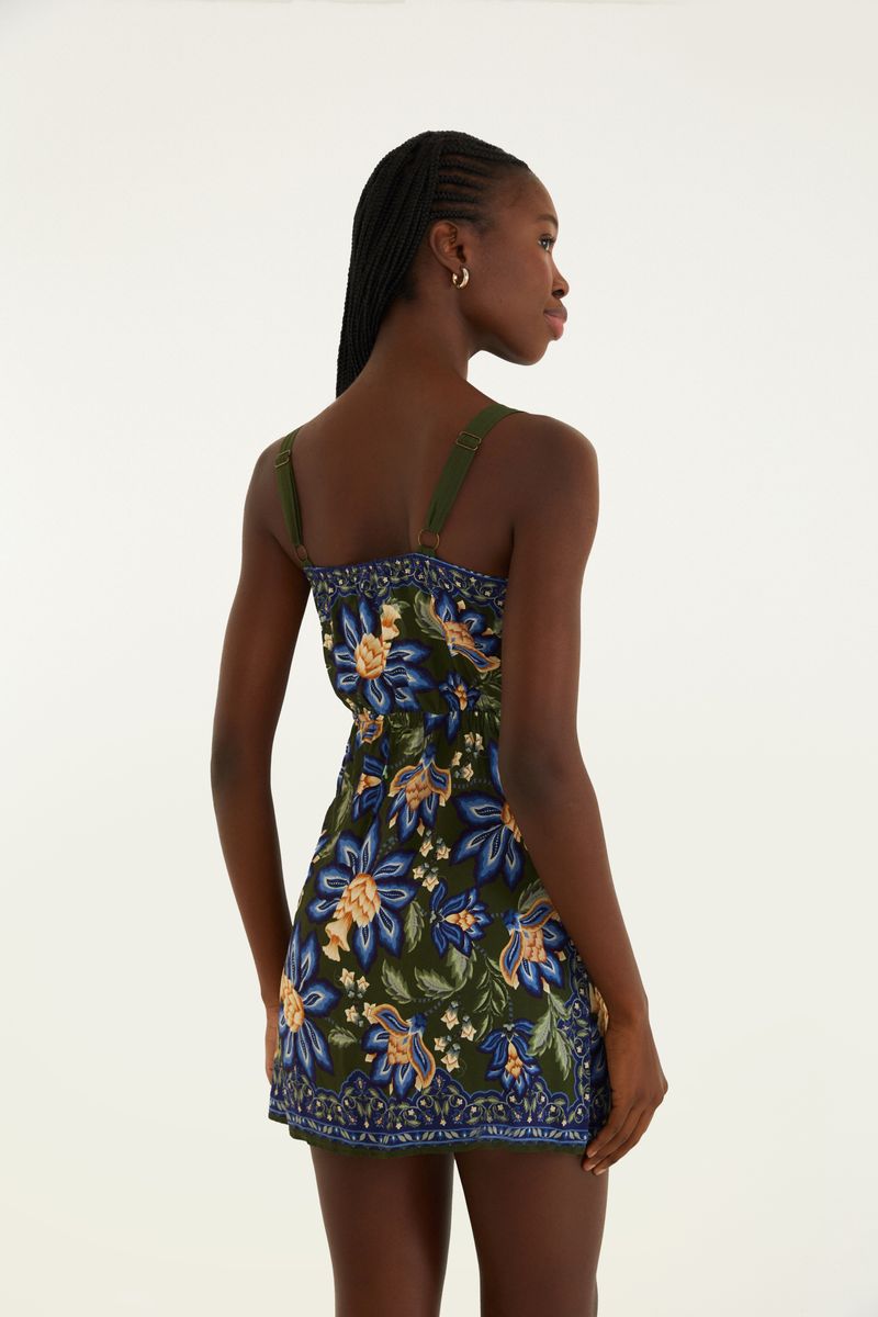 Vista trasera del vestido corto con estampado floral, mostrando detalles de los tirantes y ajuste en la cintura.