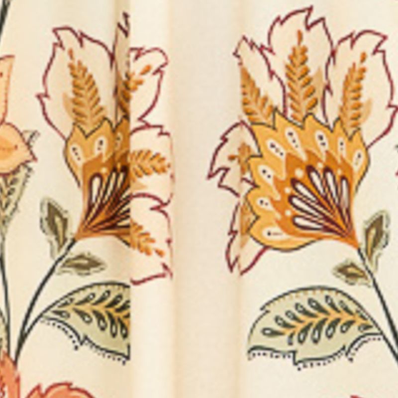 Imagen de un vestido largo floral con mangas abullonadas y escote en V, mostrando detalles del dobladillo.