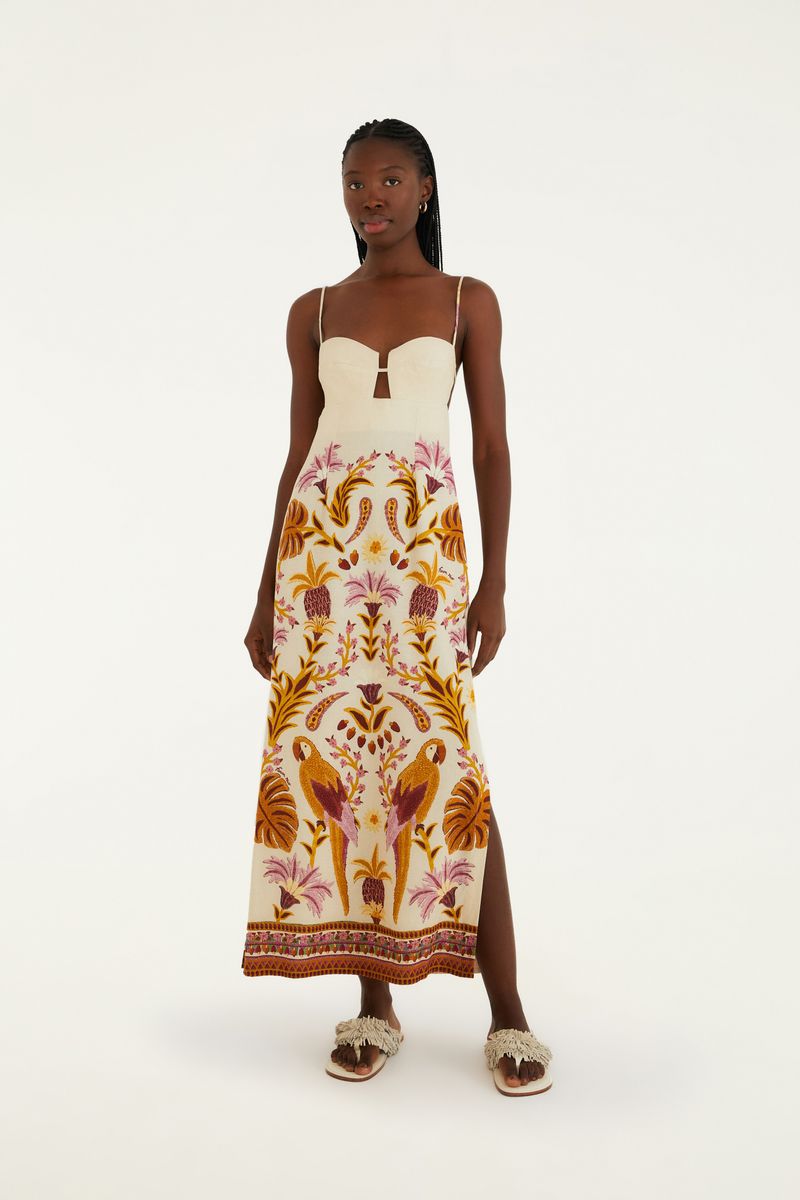 Vestido largo con tirantas finas y estampado tropical tapicería, mostrado en vista frontal.