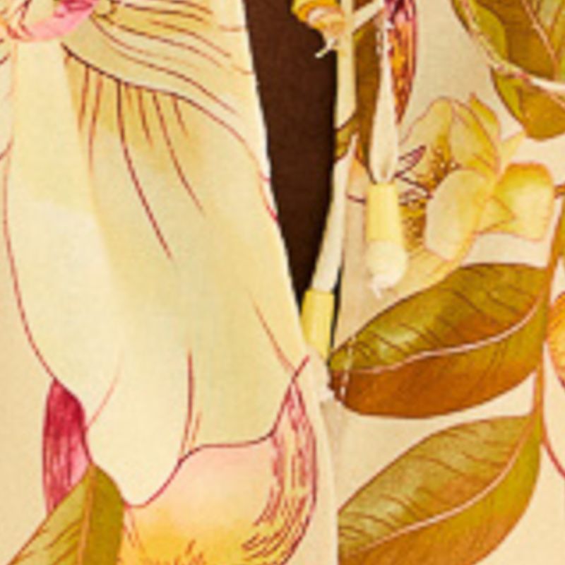 Detalle del diseño floral y la lazada de la Blusa Romance de Flor.