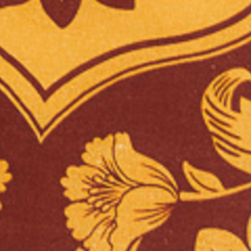 Imagen de una camiseta sin mangas floral con tirantes finos, vista frontal, destacando la estampado floral en tonos amarillos y marrones.