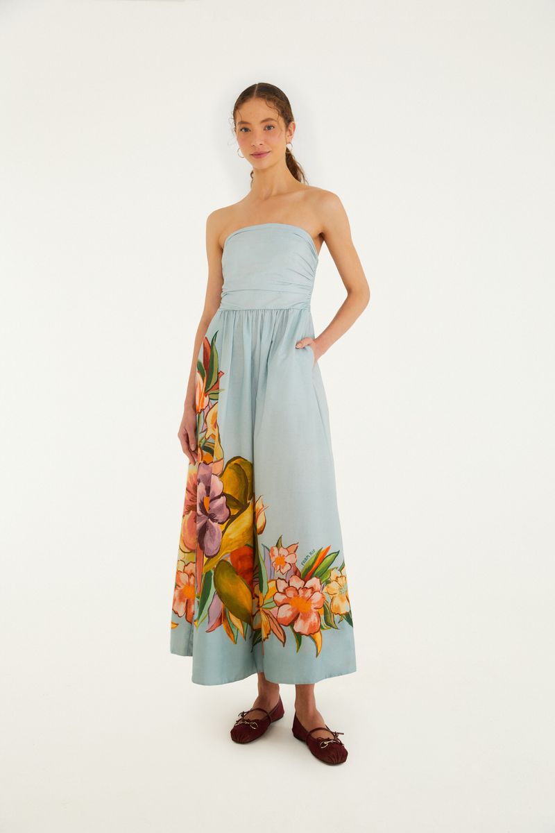 Vestido largo con estampado de follaje en tonos vibrantes, modelo strapless, mostrado en vista lateral.