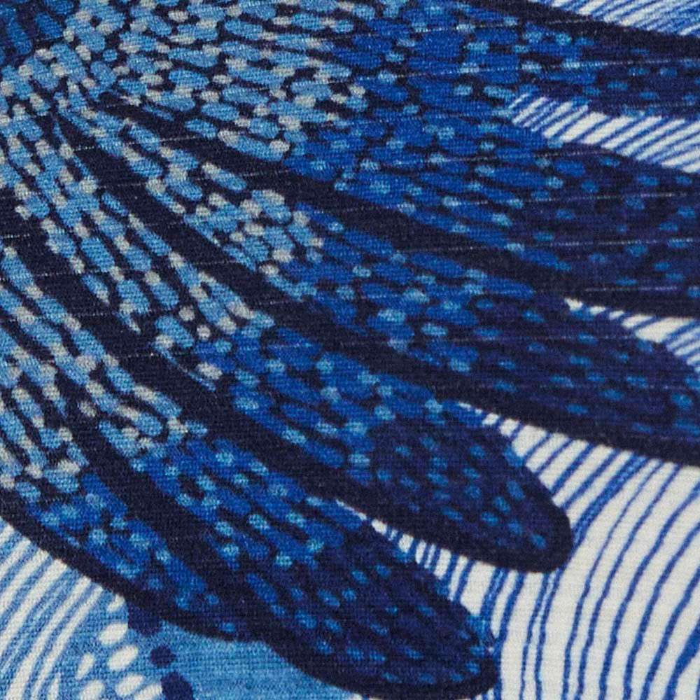 Close-up de la tela de la Blusa Cropped Fiesta de Pájaro, evidenciando la calidad y detalles del estampado.