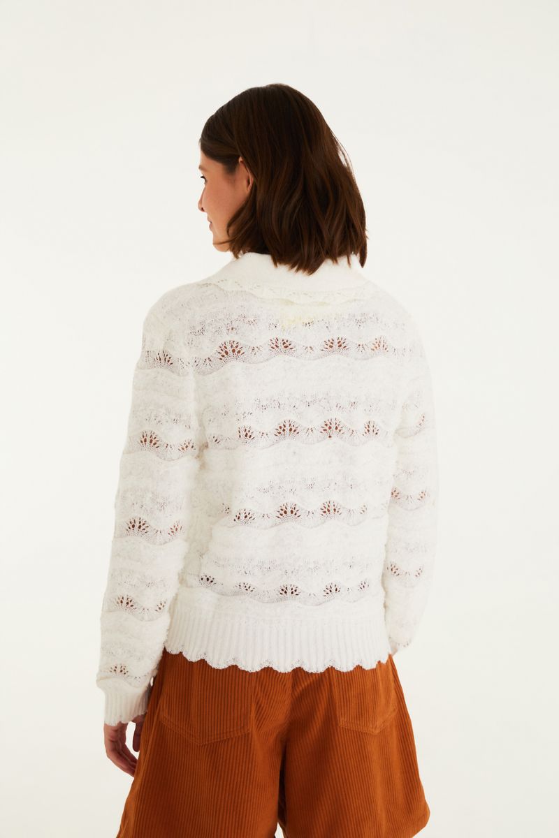 Blusa Tricot Artesanal con Cuello vista trasera, evidenciando el acabado y la caída.