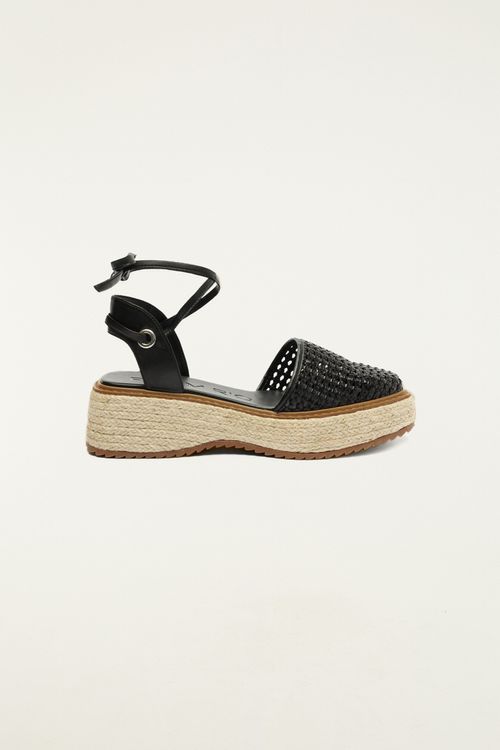 Flatform Cerrada Con Tela Tejida y Ajuste