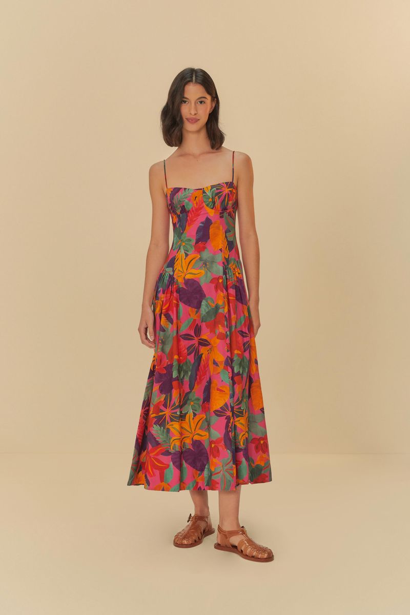 Imagen de un vestido cropped floral tropical con tirantes finos, exhibido en un fondo neutro.