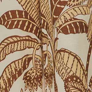 Detalle de la barra del pantalón ancho con estampado tropical.
