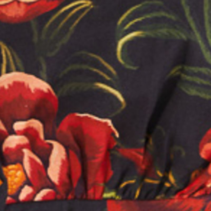 Detalle del estampado floral de la Blusa Rosalia con colores vibrantes.