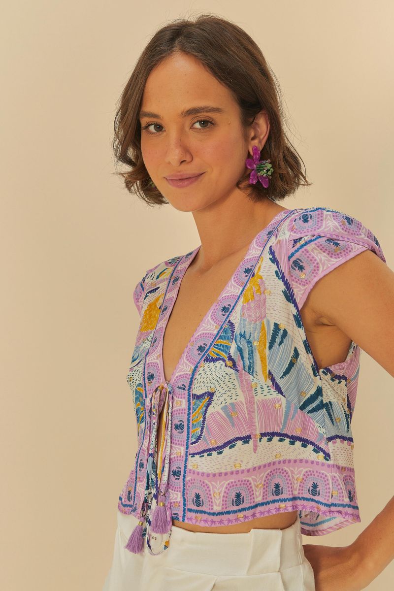 Vista trasera de la Blusa Tapete de Tucano con estampado tropical y detalles vibrantes.