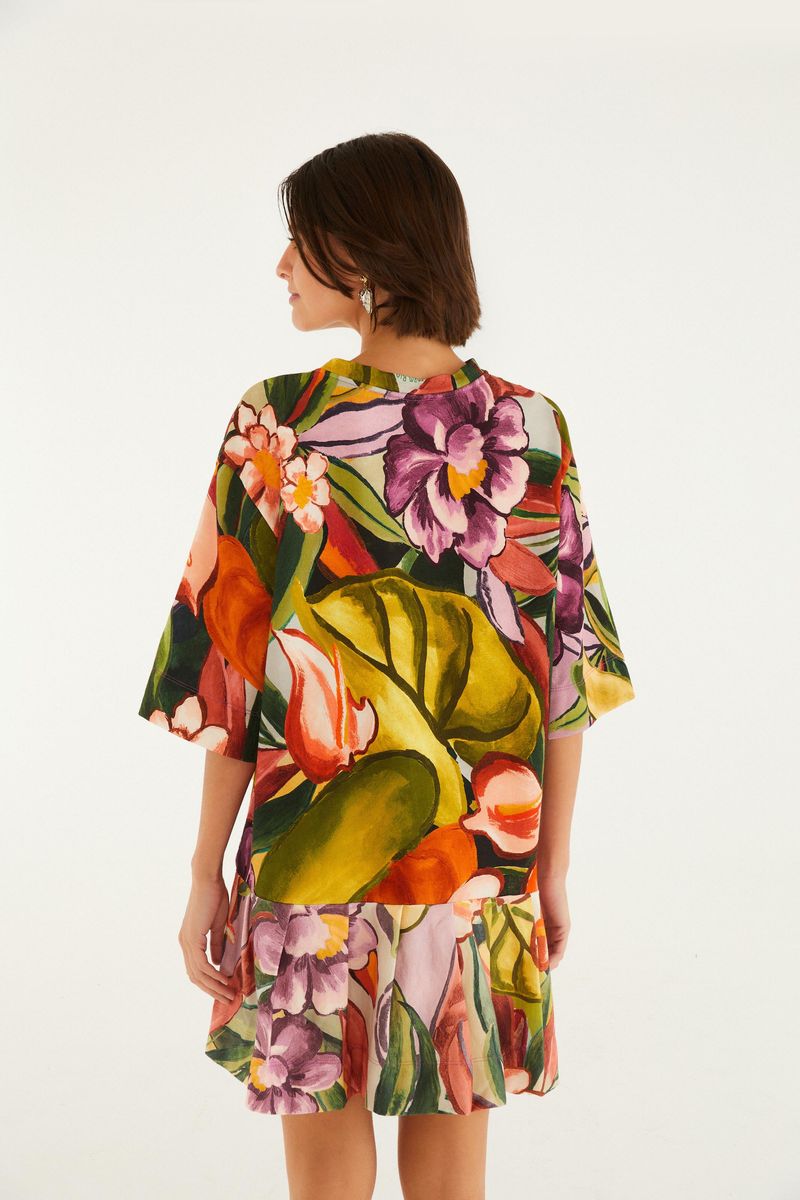 Imagen mostrando el vestido visto desde atrás, evidenciando la continuidad del estampado y el diseño del borde.
