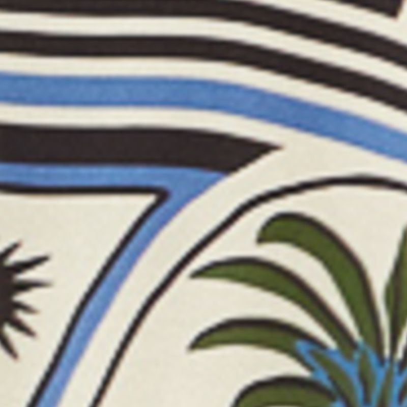 Vestido tipo camiseta con estampado tropical, mostrado en vista frontal completa.