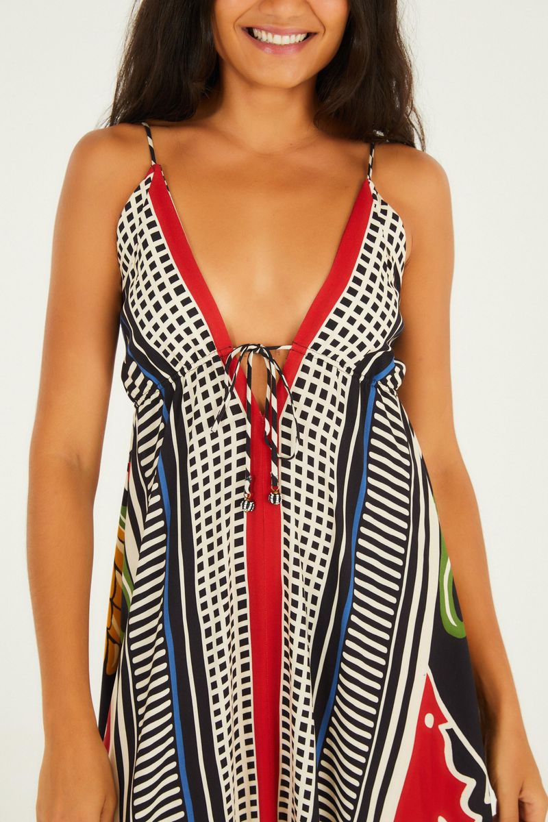 Vestido largo con estampado tropical de piña, escote en V y tirantes finos, visto de espaldas.